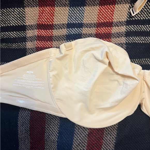 🧈 NWT SKIMS Unlined Strapless Bra with Straps Smoothing Intimates Sand 36DD - Picture 7 of 7